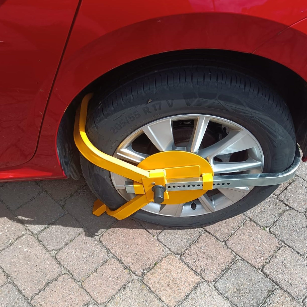 Heavy Duty Caravan & Car Trailer Security Claw Wheel Clamp – Yellow With Lock & Key