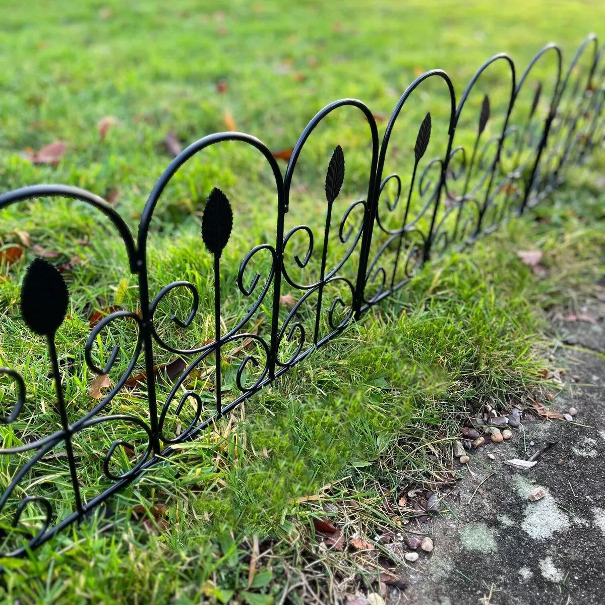 Set of 5 Leaf Design Garden Lawn Edging, Path & Border Fence Panels -45cm x 41cm