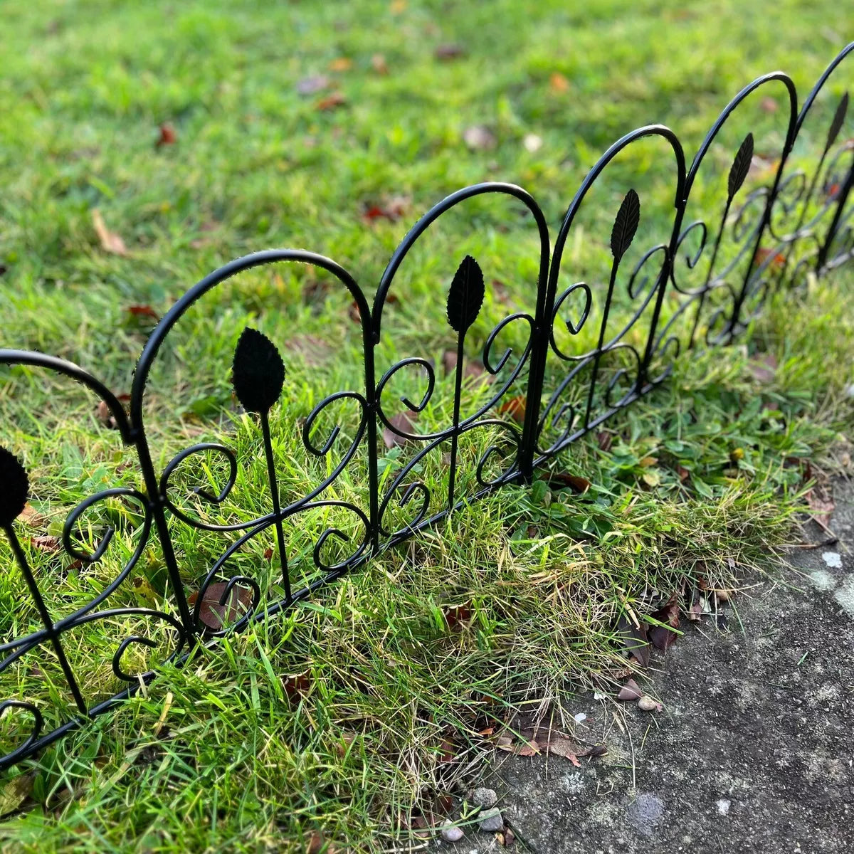 Set of 5 Leaf Design Garden Lawn Edging, Path & Border Fence Panels -45cm x 41cm