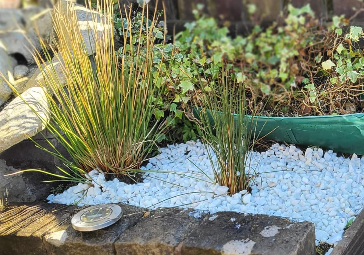 Polar White Chippings 20mm Decorative Gravel Garden Path Borders Approx 20kg Bag