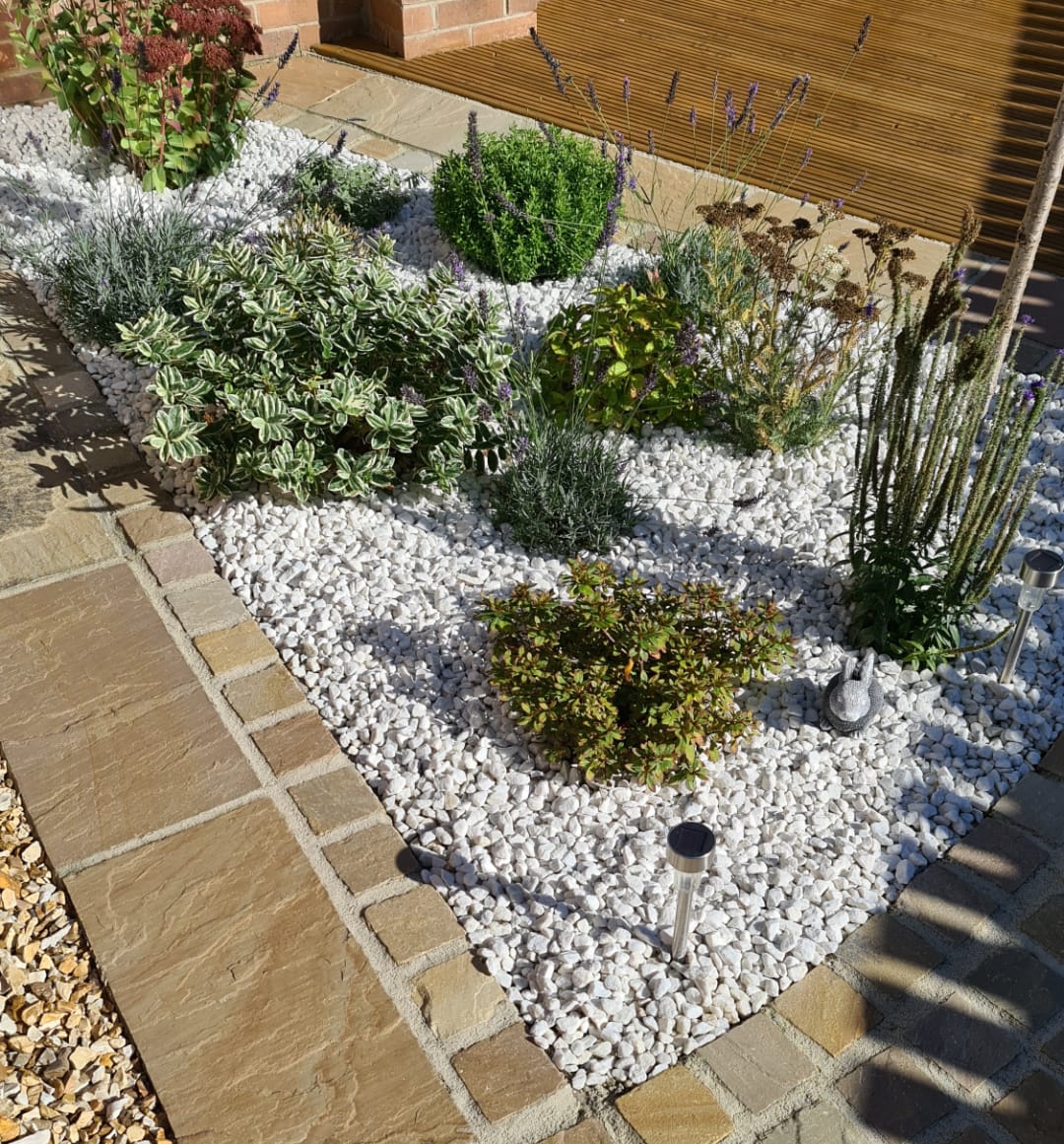 Polar White Chippings 20mm Decorative Gravel Garden Path Borders Approx 20kg Bag