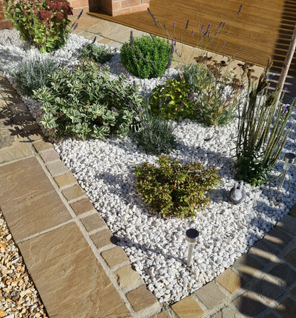 Polar White Chippings 20mm Decorative Gravel Garden Path Borders Approx 20kg Bag