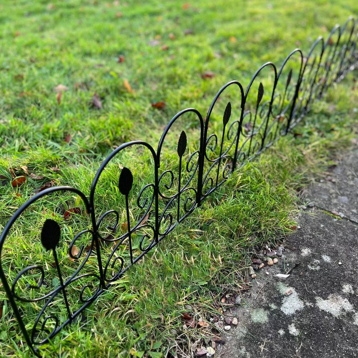 Set of 5 Leaf Design Garden Lawn Edging, Path & Border Fence Panels -45cm x 41cm
