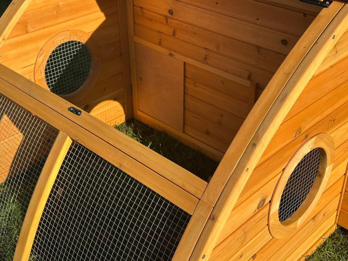 LARGE CHICKEN COOP CHICKEN HOUSE HATCHED HALF MOON HEN HOUSE RABBIT HUTCH